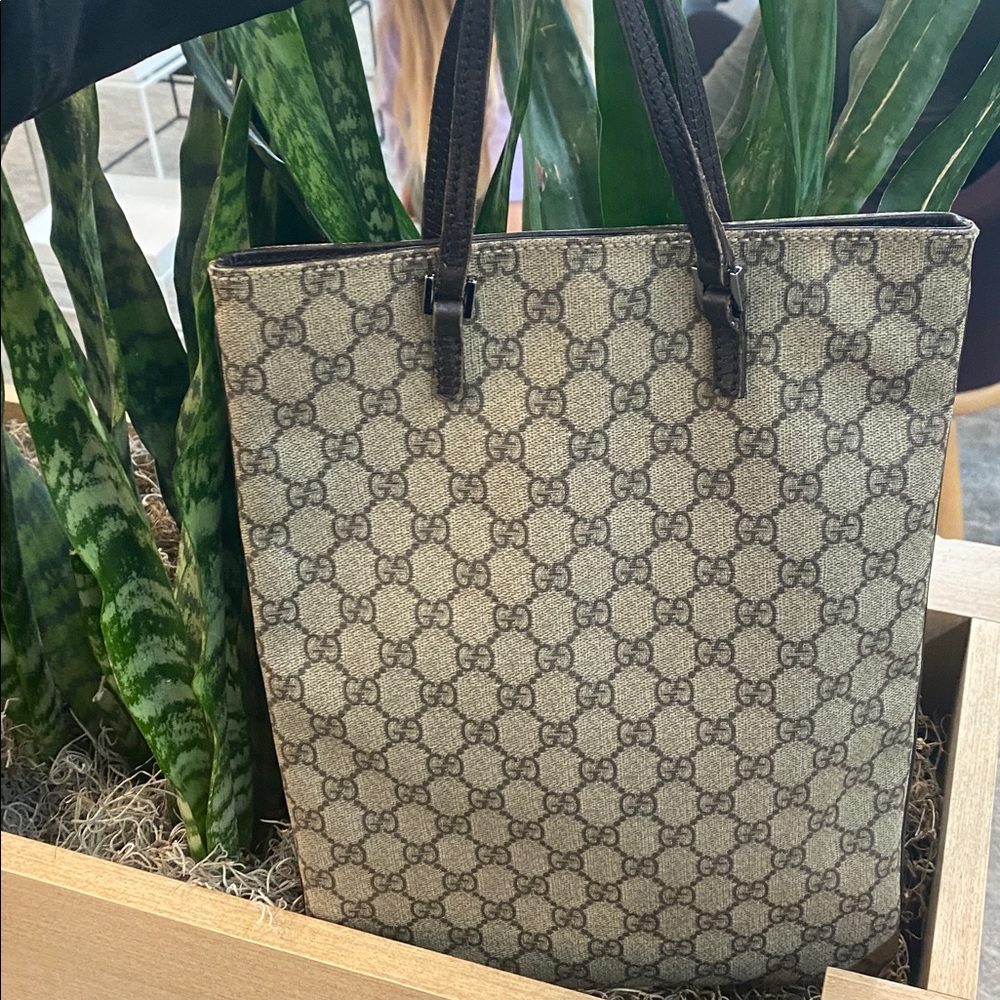🤎😎Gucci Brown GG Monogram Messenger Tote with Dark Brown Leather Handles😎🤎 - Picture 6 of 16